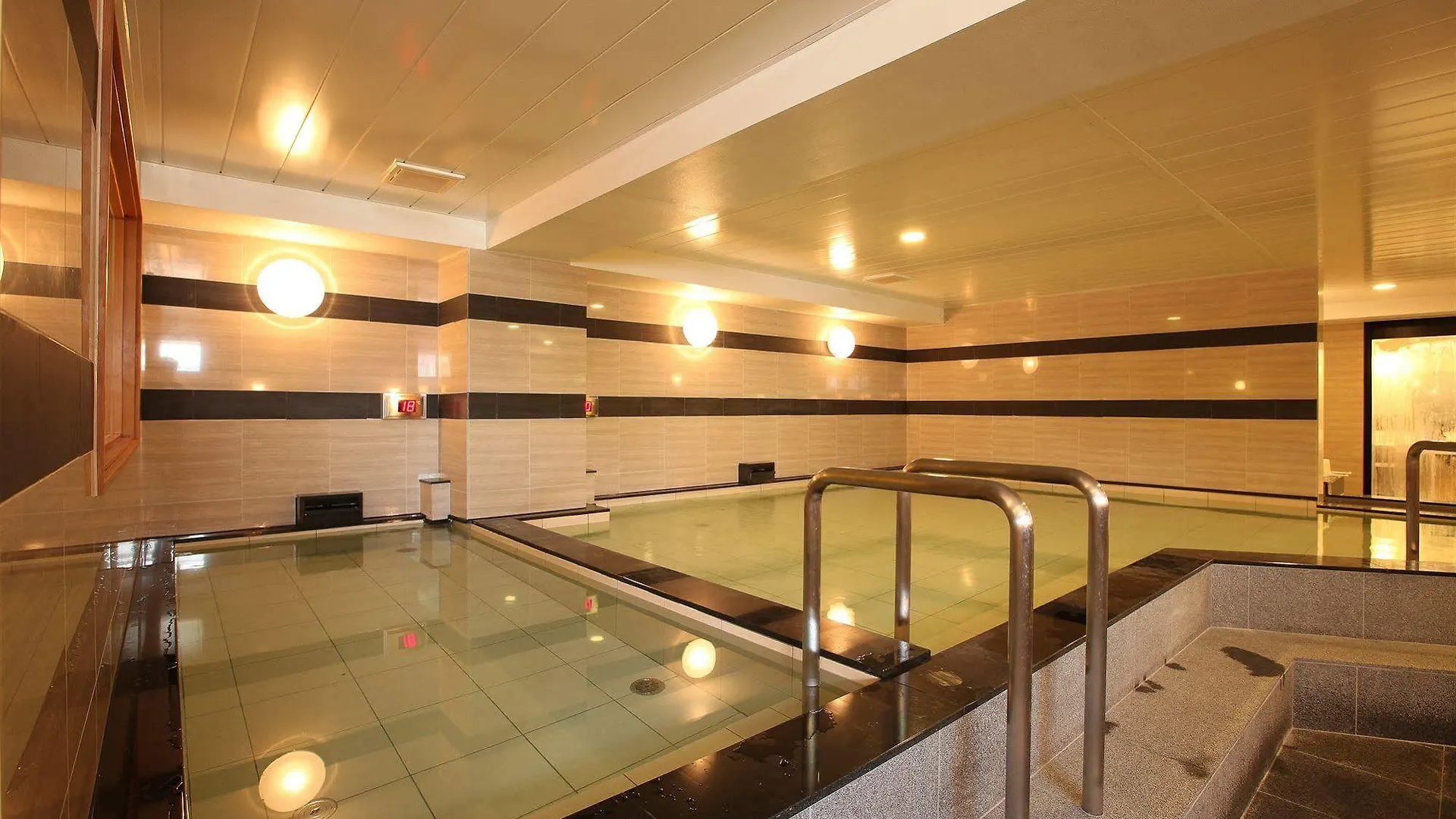 Sauna And Spa Avinel Hotel - Men Only Capsule Fukuoka (Fukuoka)